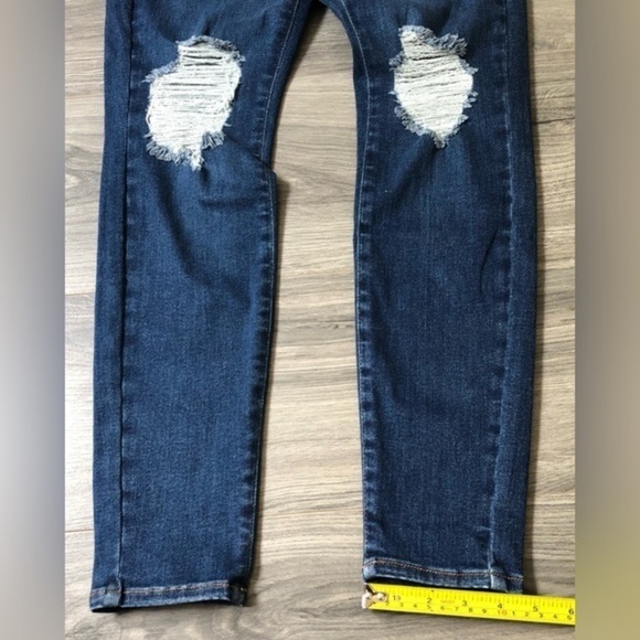 Good American Good Legs Jeans - Picture 8 of 9